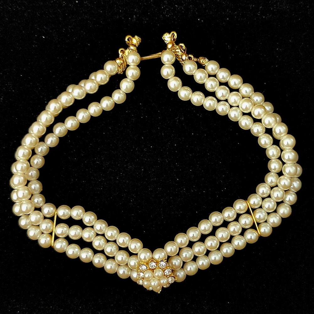 Cute "pearl" choker